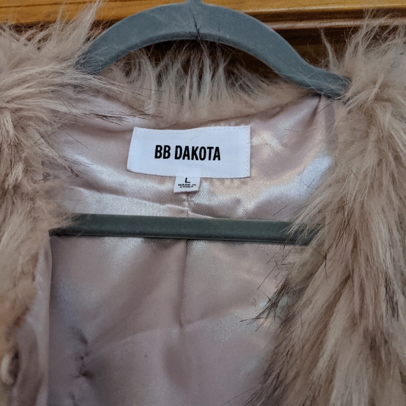 Faux Fur BB Dakota vest - Picture 2 of 3